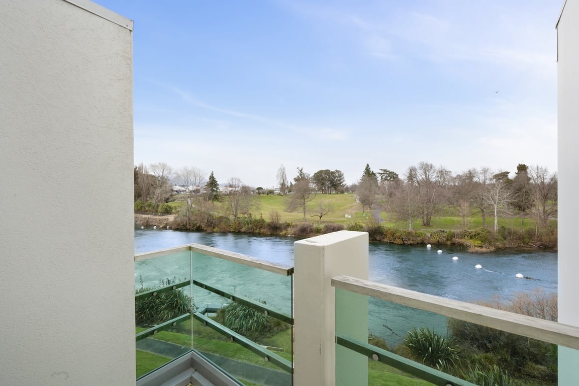 Riverside Views - Taupo Holiday Home