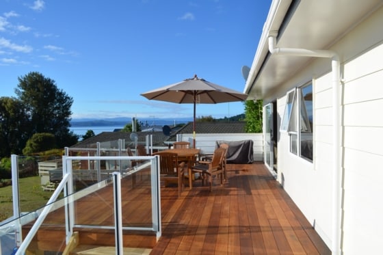 Bay Views On Isobel - Modern Home Great Location