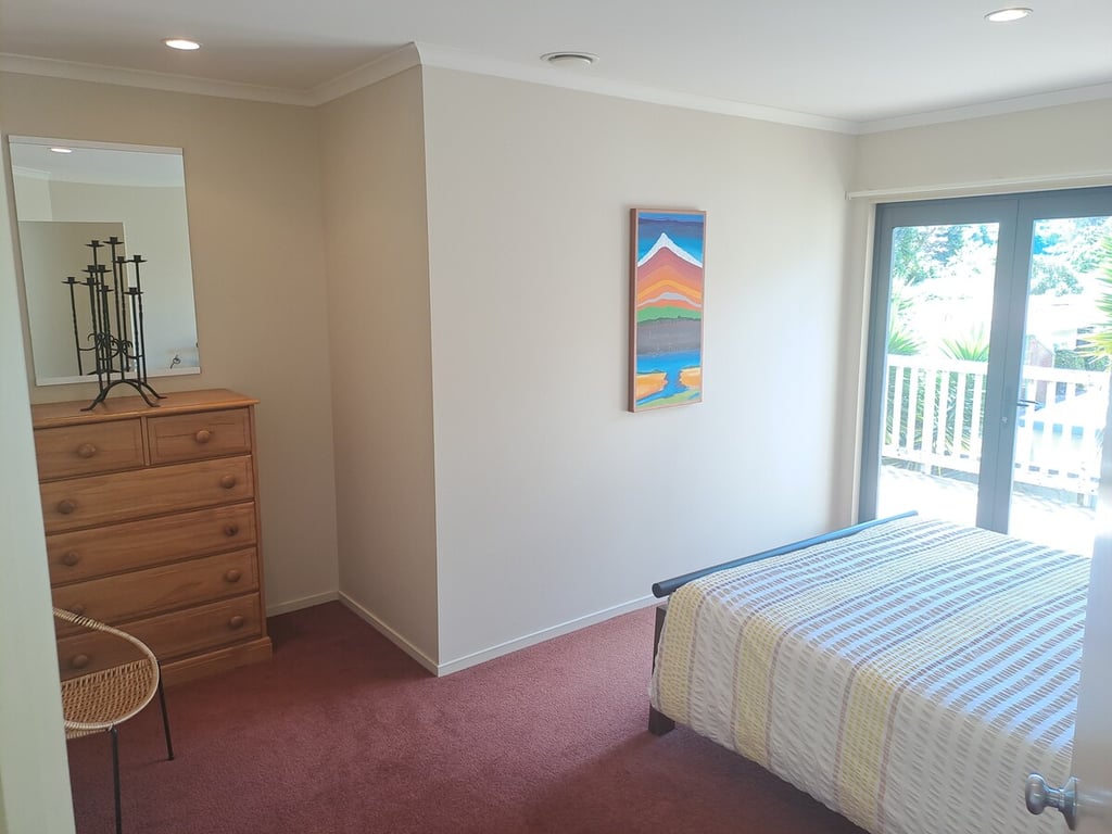 Riverbank Retreat - Family Home