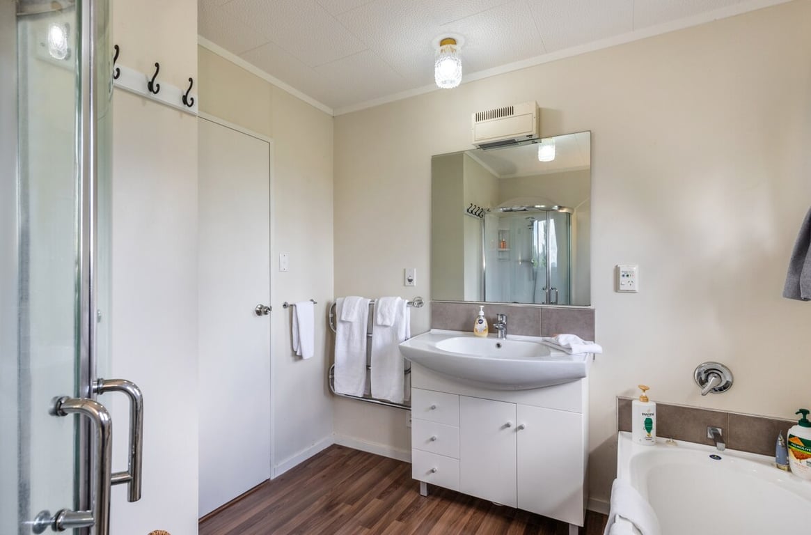 Whakaroa Retreat - Spacious Garden Getaway Near Taupo