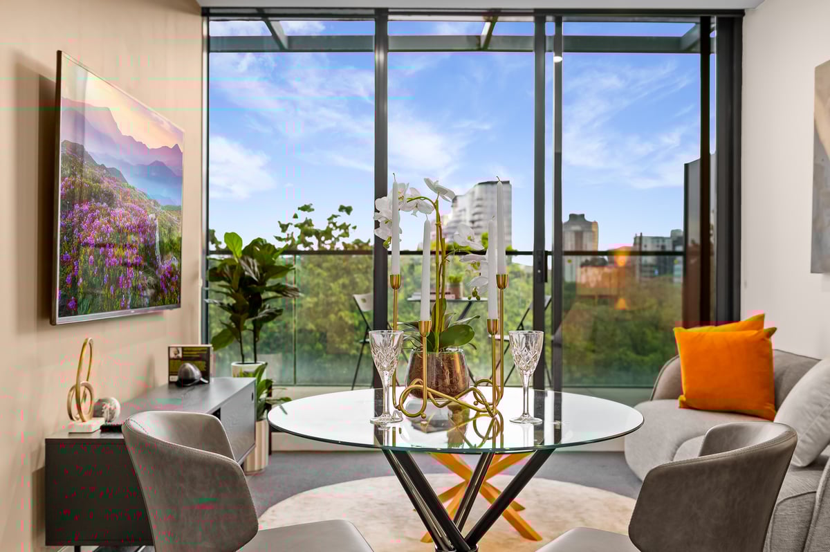 Parkside Perfection Near The CBD! 2 Bedrooms | 1 Bathroom | Free Parking