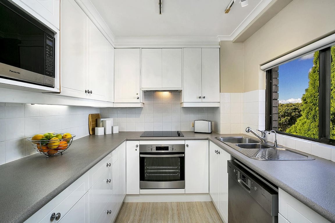HAMP1 - Cremorne Comfort | Sunlit Sunroom With Leafy Views