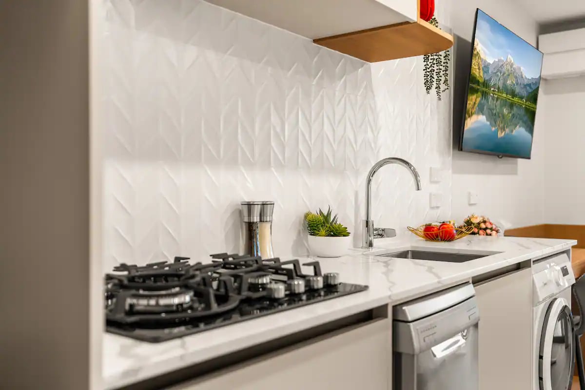 New stylish 1bedroom 1living /premium studio/UnitA