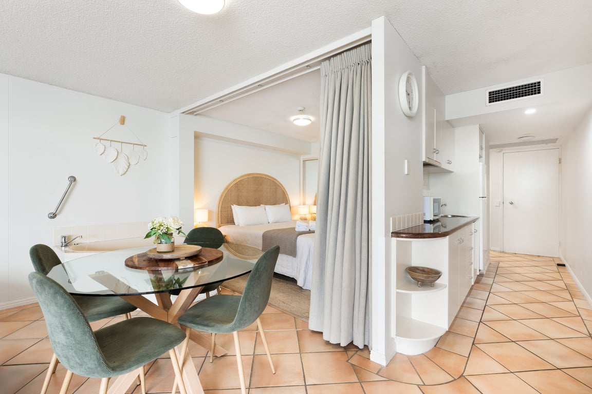Unit 104 – Deluxe 1 Bedroom Waterfront