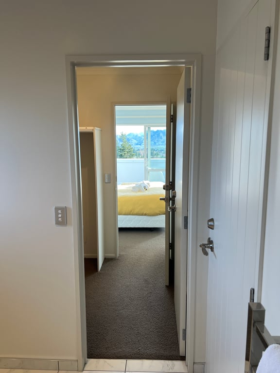 Hillside Hideaway (Pet Friendly) 