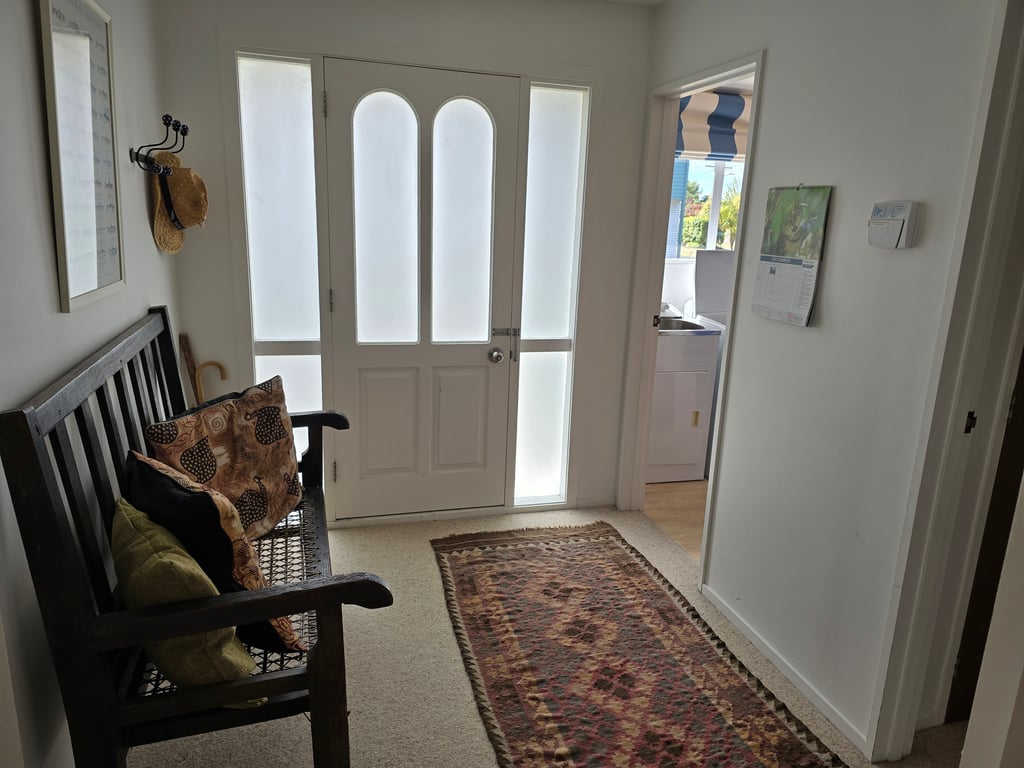 Heeni Street - Great Location Near The Lake