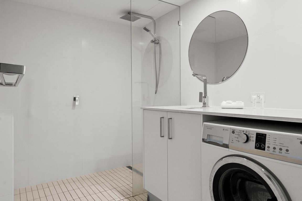 2 Bedroom Pool View with Courtyard-Unit 7 with A/C