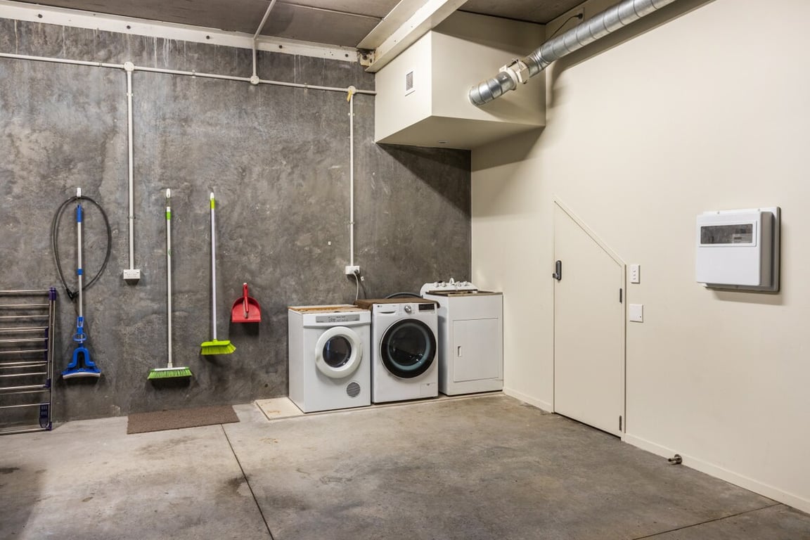 Modern Apartment Central With Wi-Fi & Linen