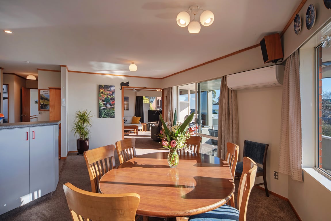 Sunny Bayview Retreat