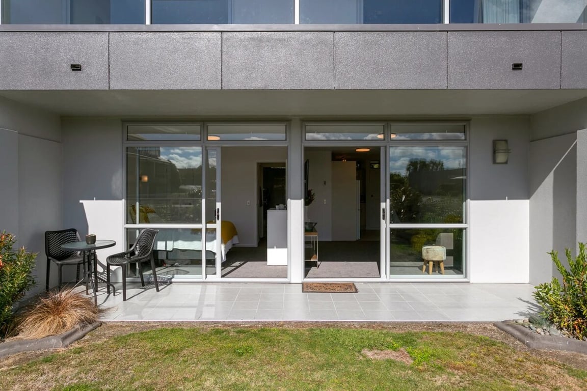 Lakeside Gem - Your Modern Retreat
