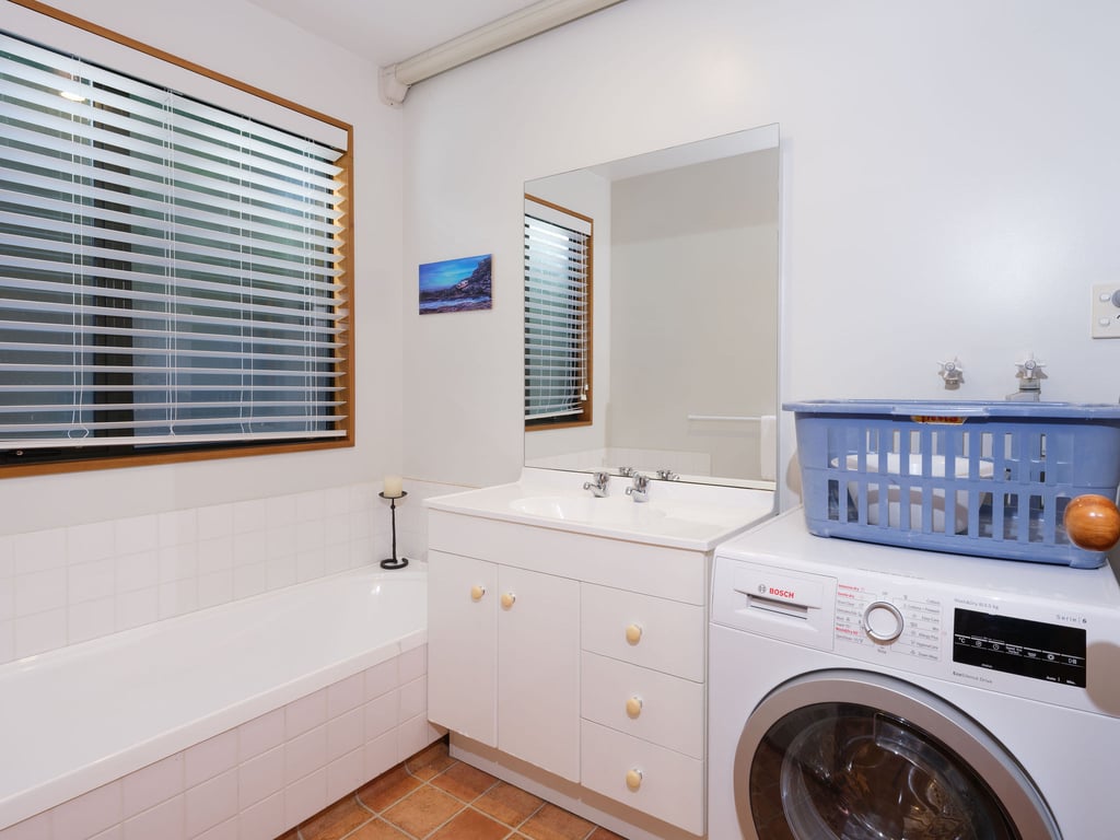 25 Caverhill Close 