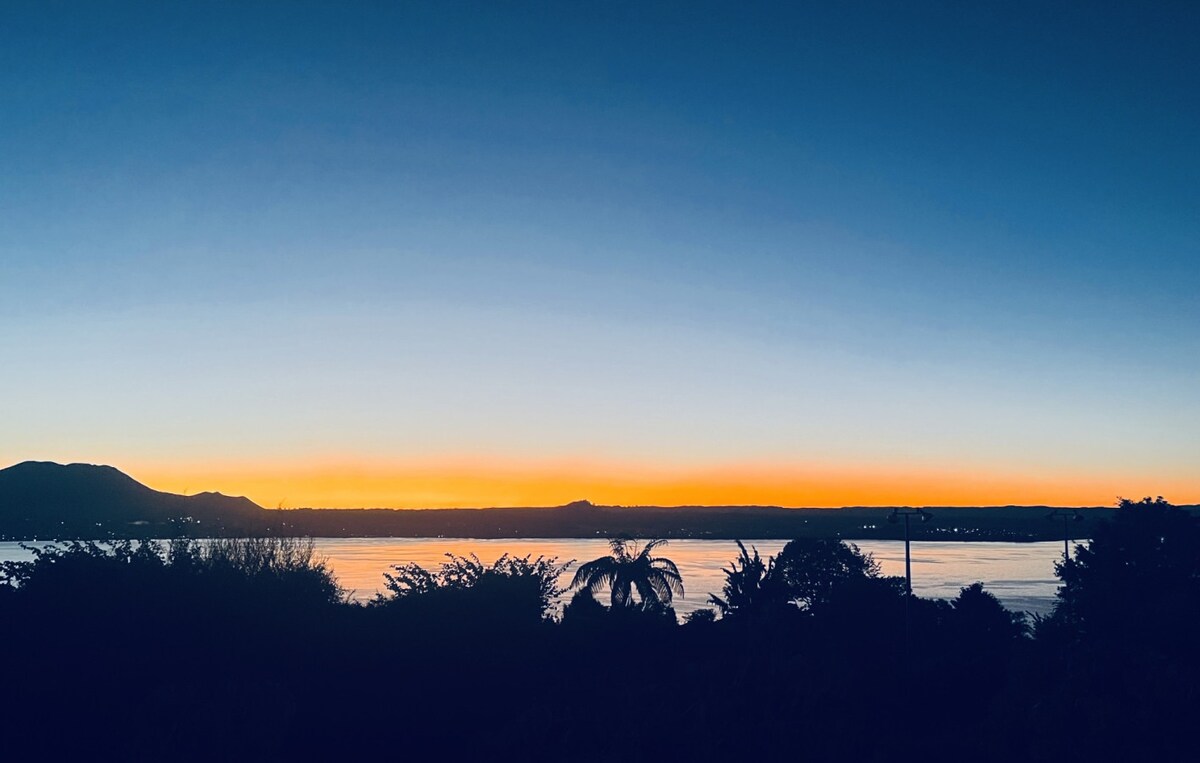 Acacia Bay Views - Serene Panoramic Views Retreat