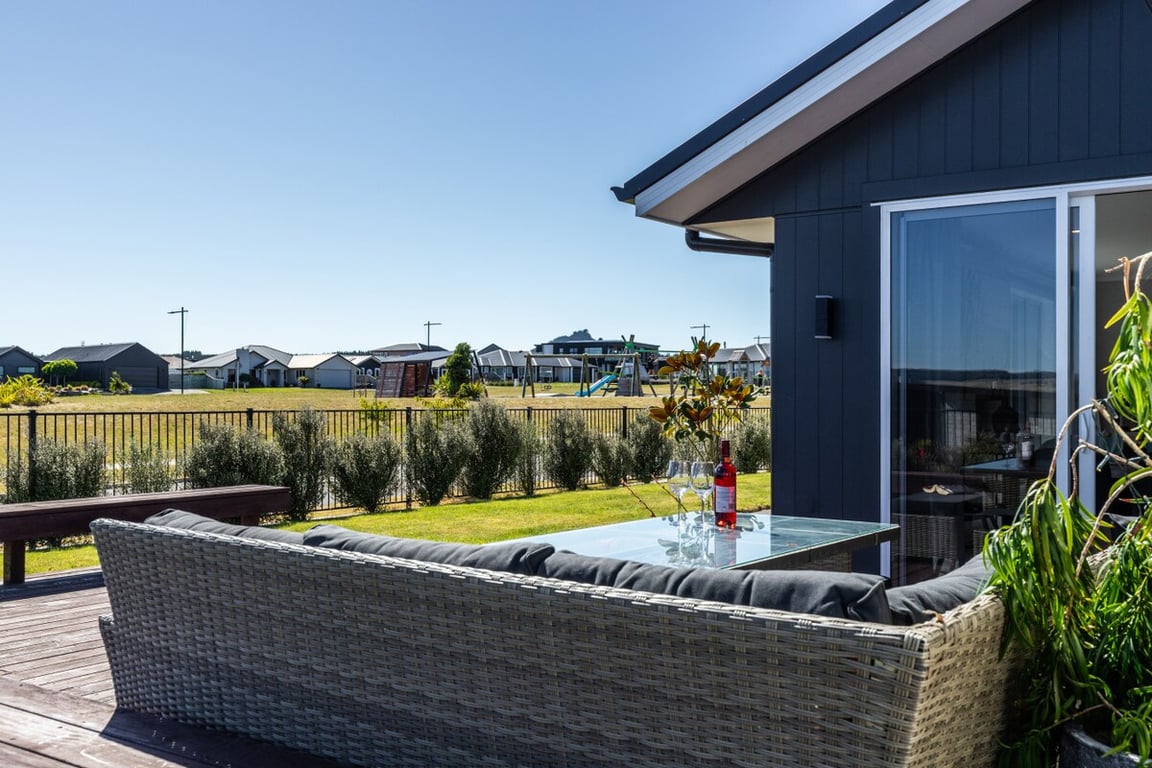 Parkside On Puna - A Modern Family Home Beside The Park
