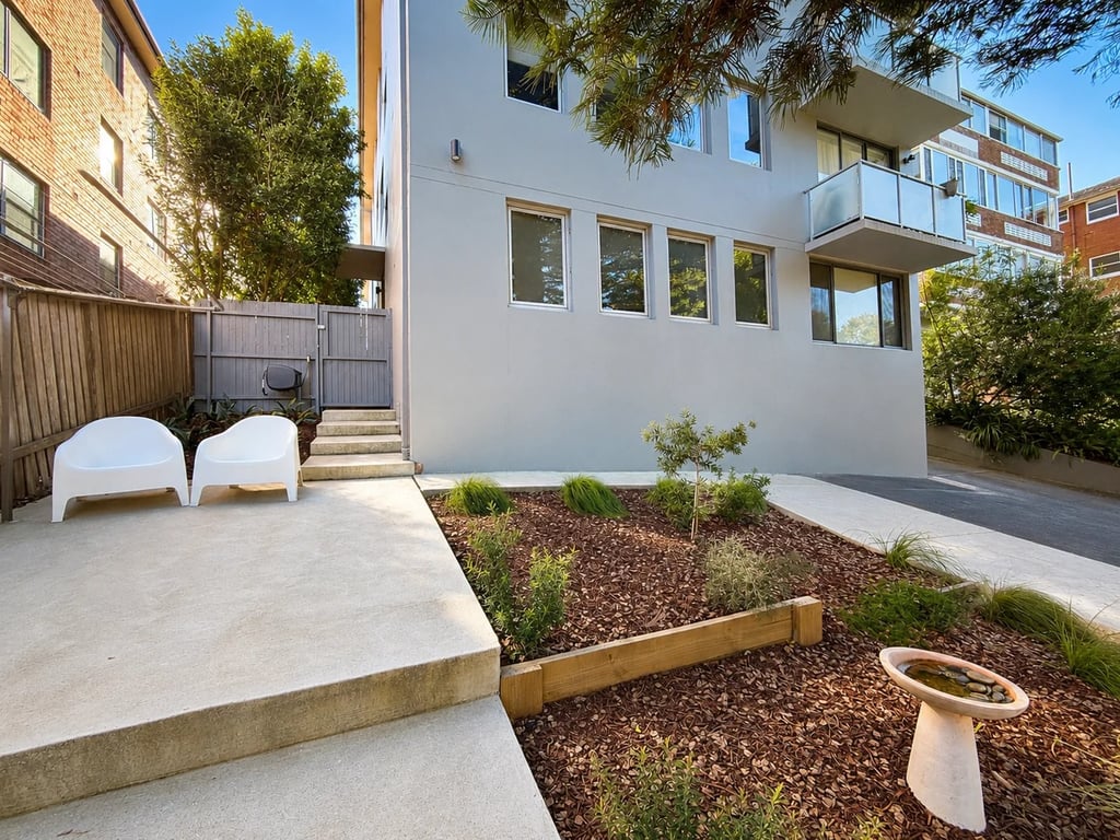 BREAM - Coogee Coastal Retreat | Sunny 2-Bed With Balcony & Lock-Up Garage