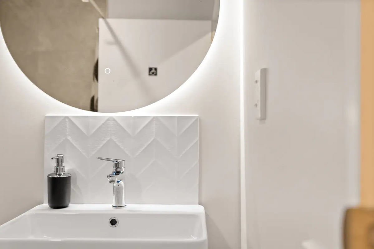 New stylish 1bedroom 1living /premium studio/UnitA