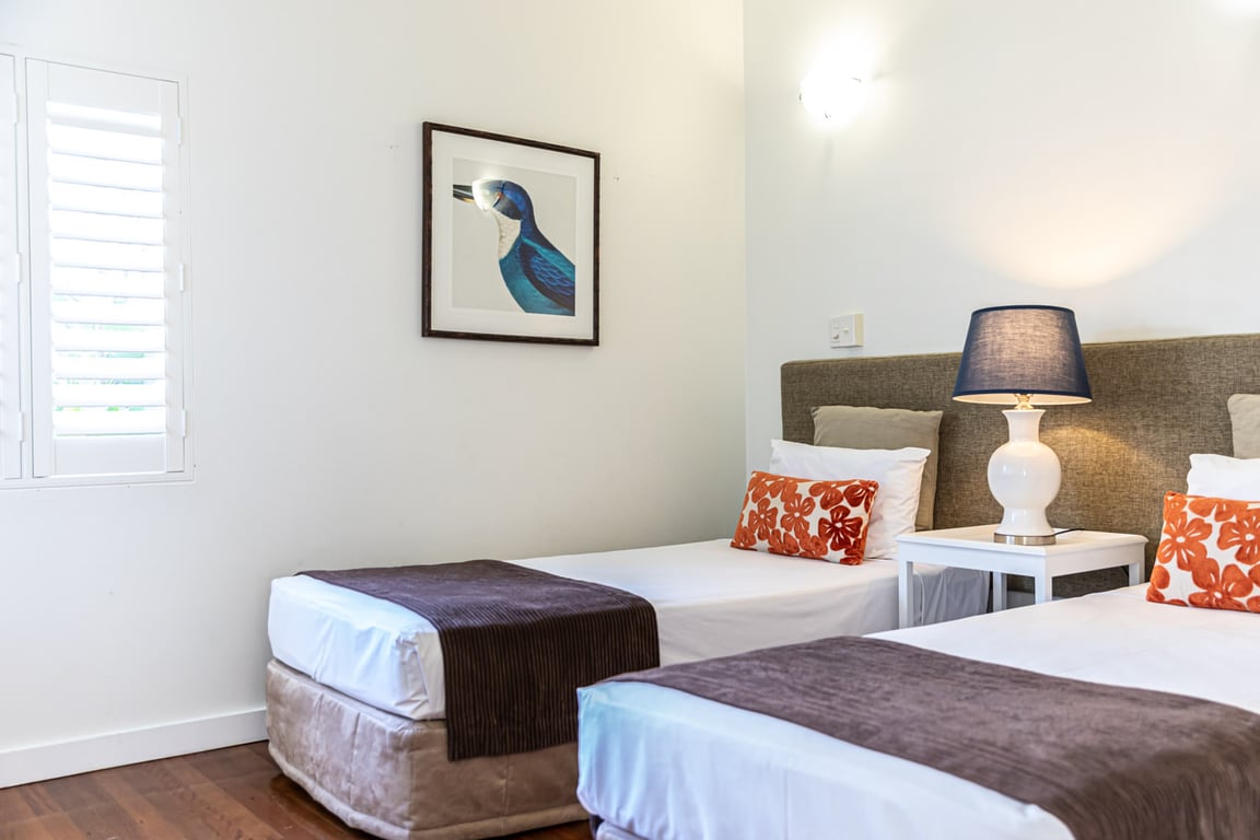 2 Bedroom LUXE Garden Deck Apartment