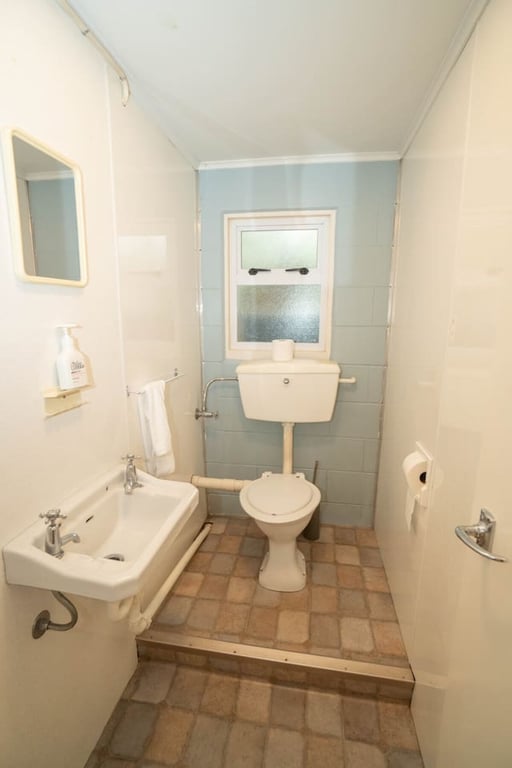 Two Mile Bay Getaway - Comfort & Convenience With Wi-Fi