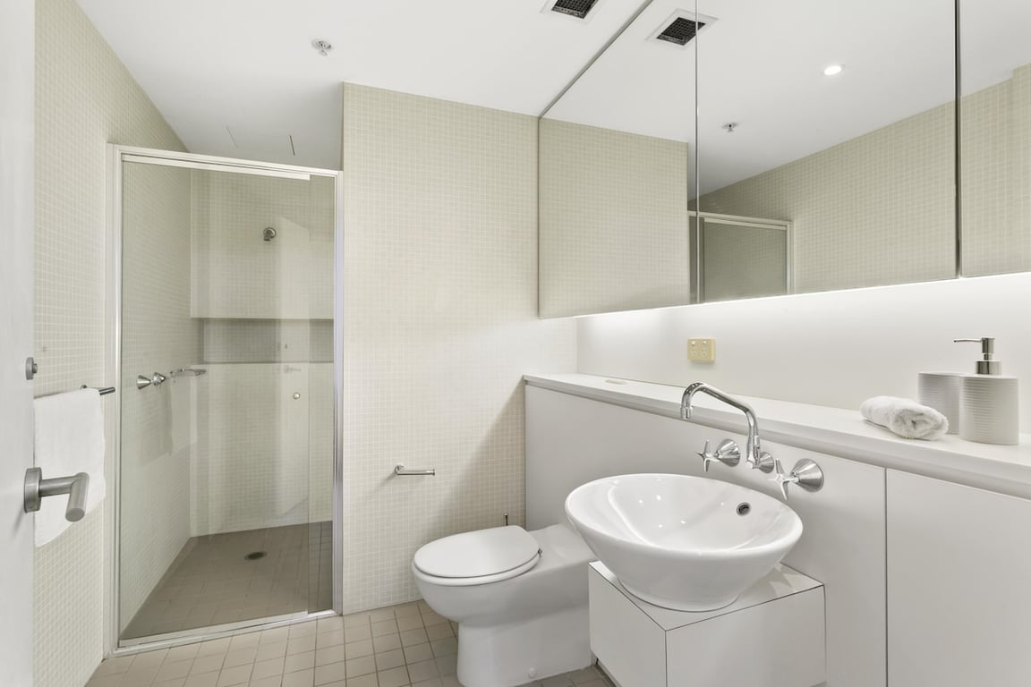 SHE35 - CBD Crib | Water Glimpses Meets Poolside Living