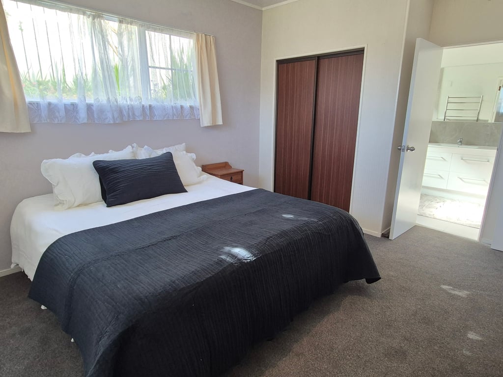 The Golders Getaway: Spa, Views & Space
