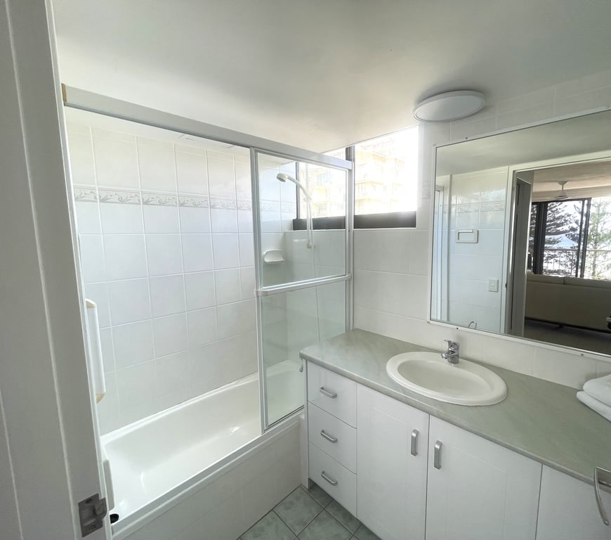 Apartment 18 Level 6 - 2 Bedroom Superior Apartment, Western side