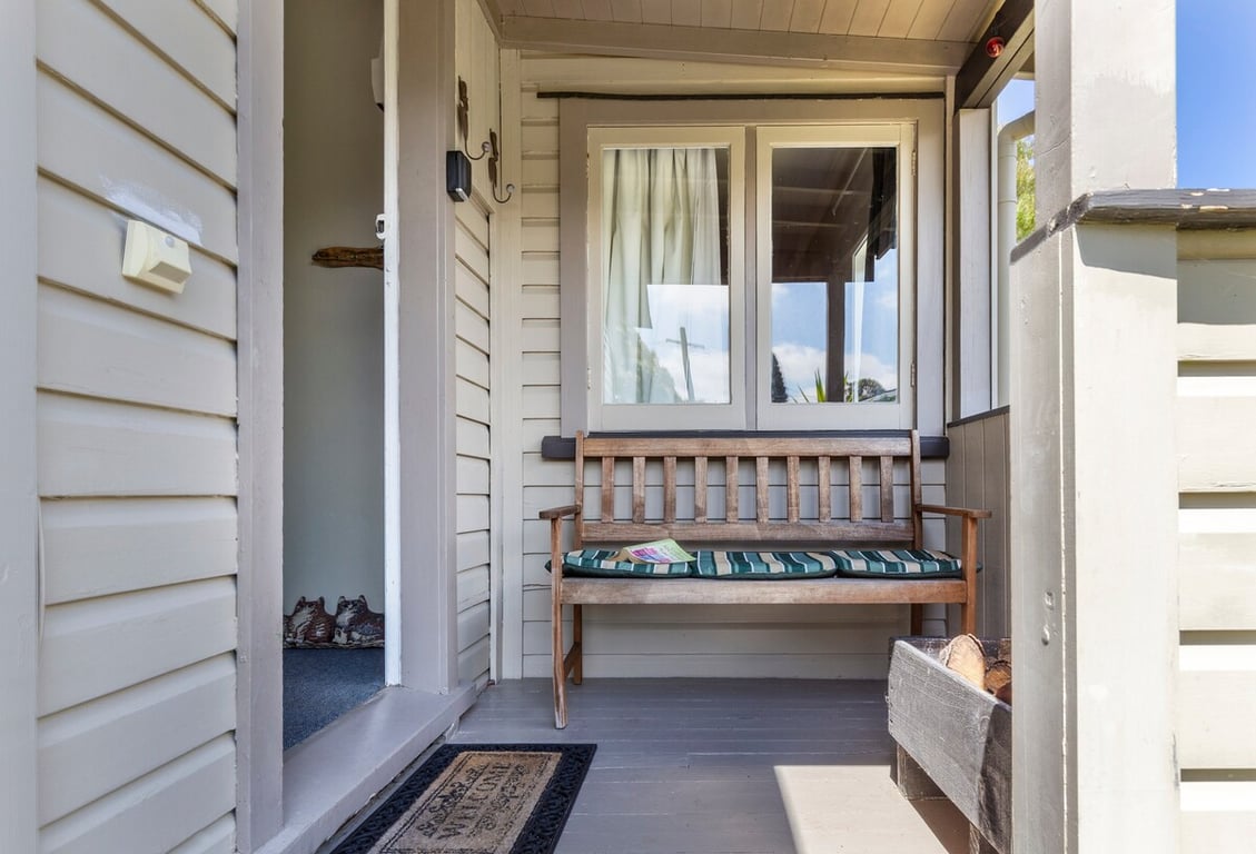 Plum Tree Retreat - Centrally Located Cottage