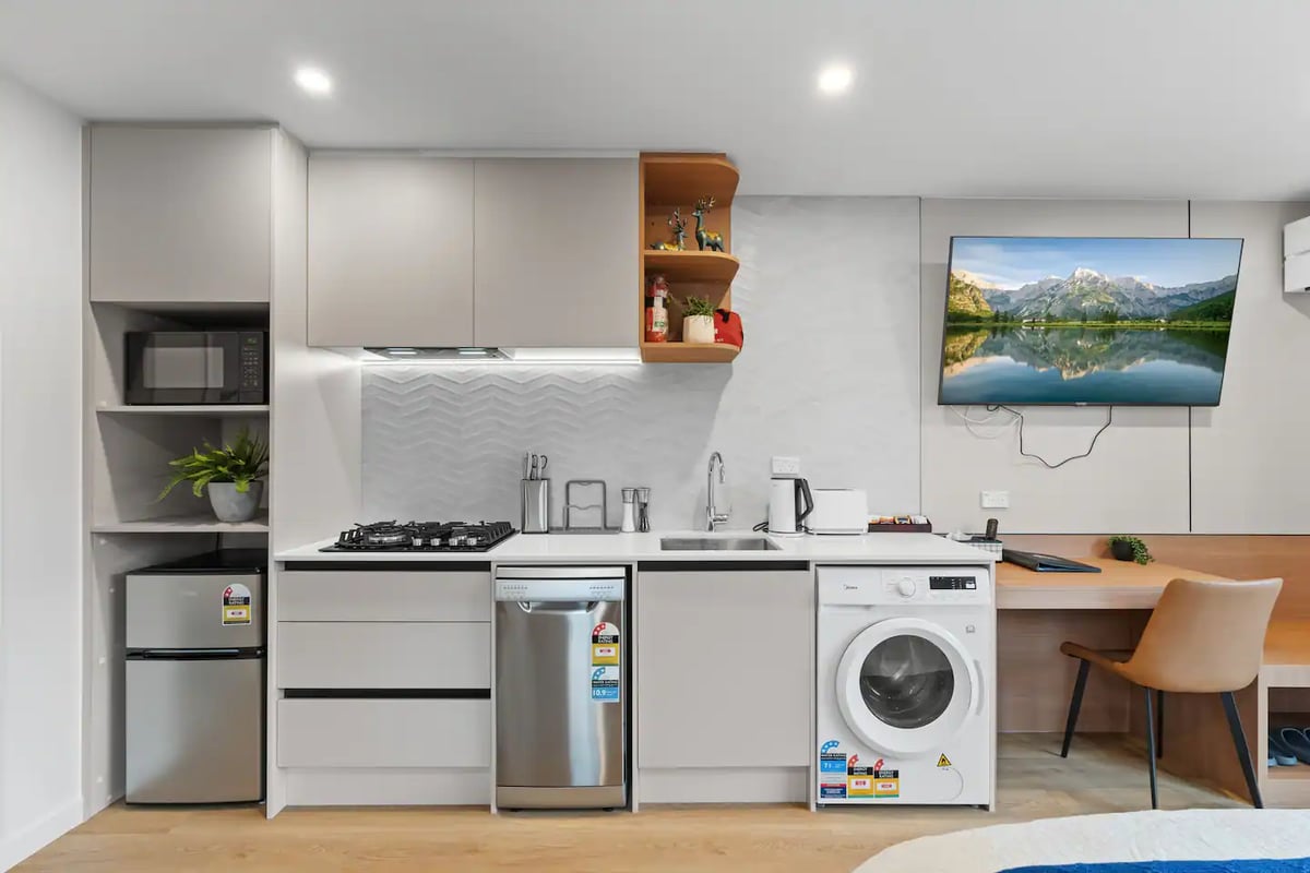 New warm 1 bedroom studio/unit1