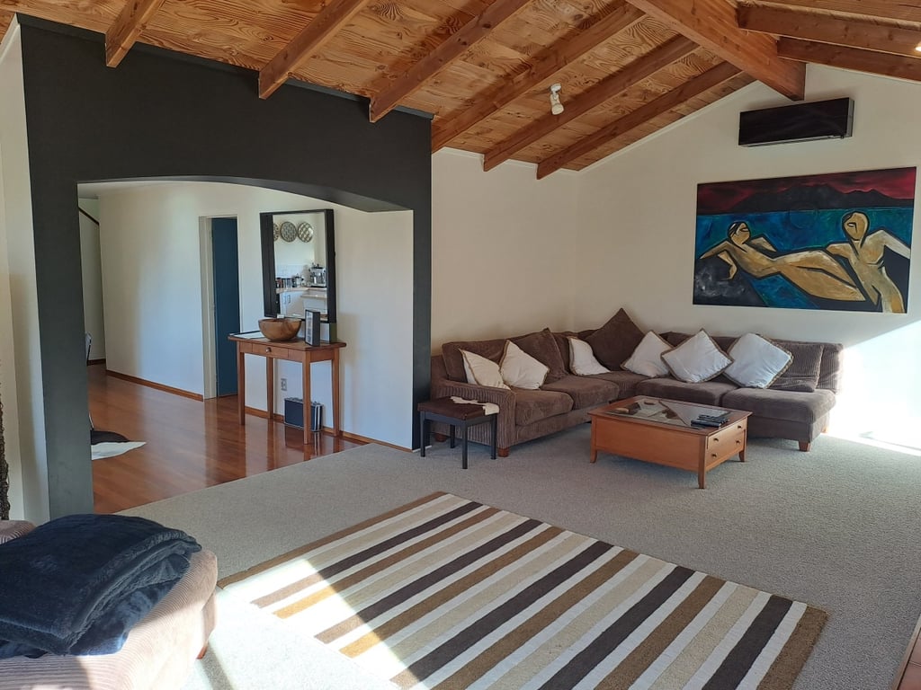 Te Urunga Place - Modern Comfort Near The Lake