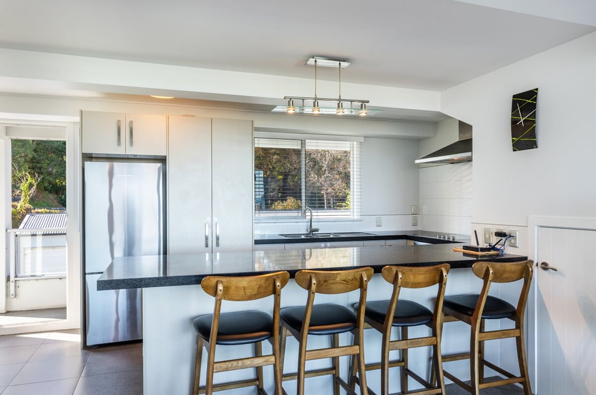 Modern Two Bedroom Apartment Great Location