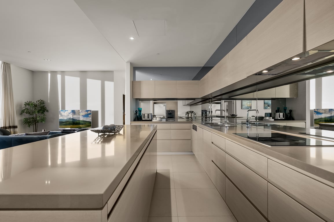 Opulent Harbourside Sanctuary | 3 Bedrooms | 2.5 Bathrooms | Free Parking