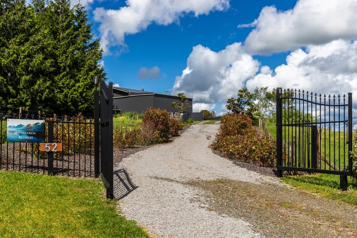 Whakaroa Retreat - Spacious Garden Getaway Near Taupo