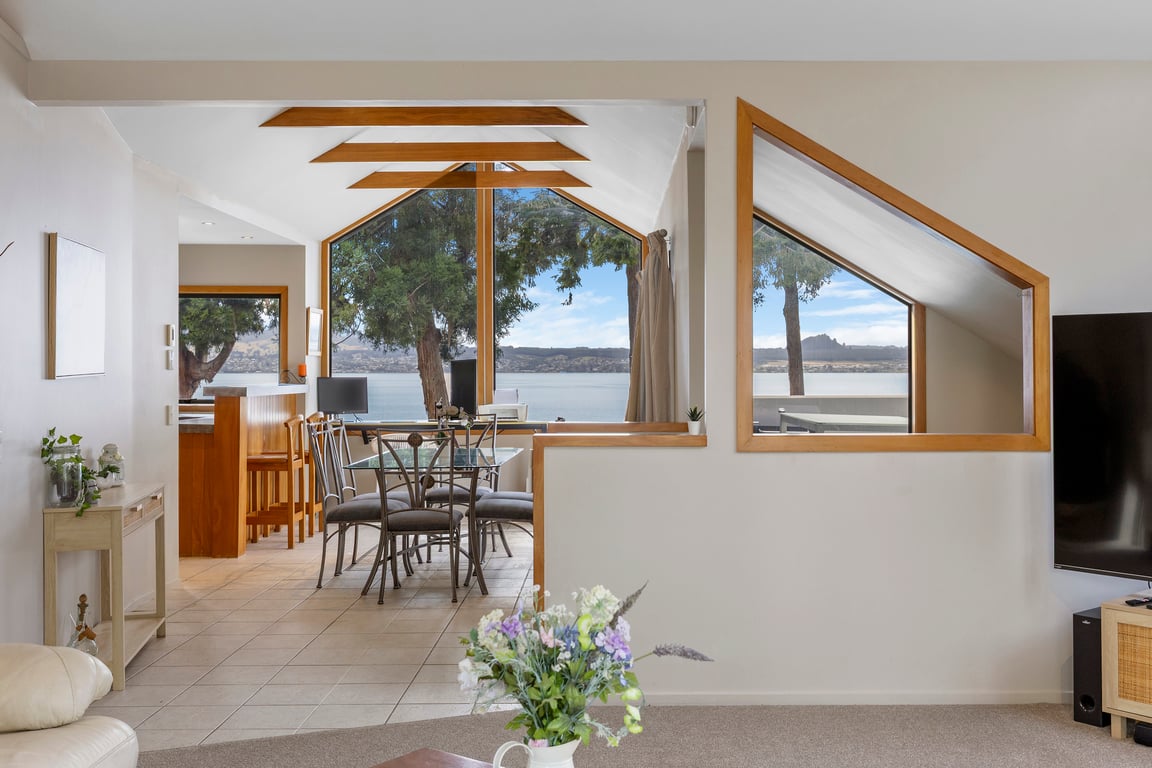 Acacia Bay, Lakeside Retreat