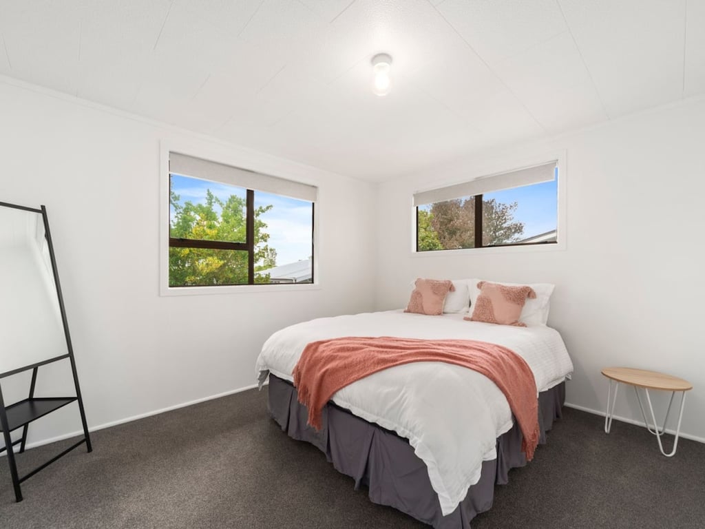 Garden Grove Gem - Lake Taupo Holiday Home
