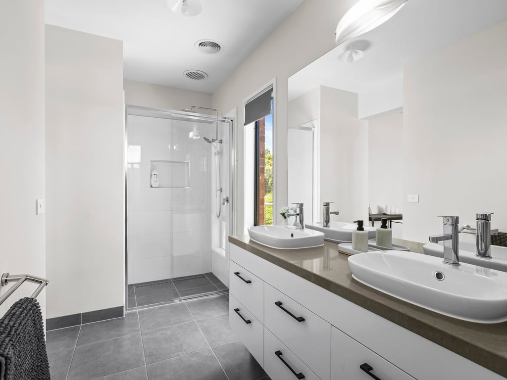 Dan's Rise - Family home with pool