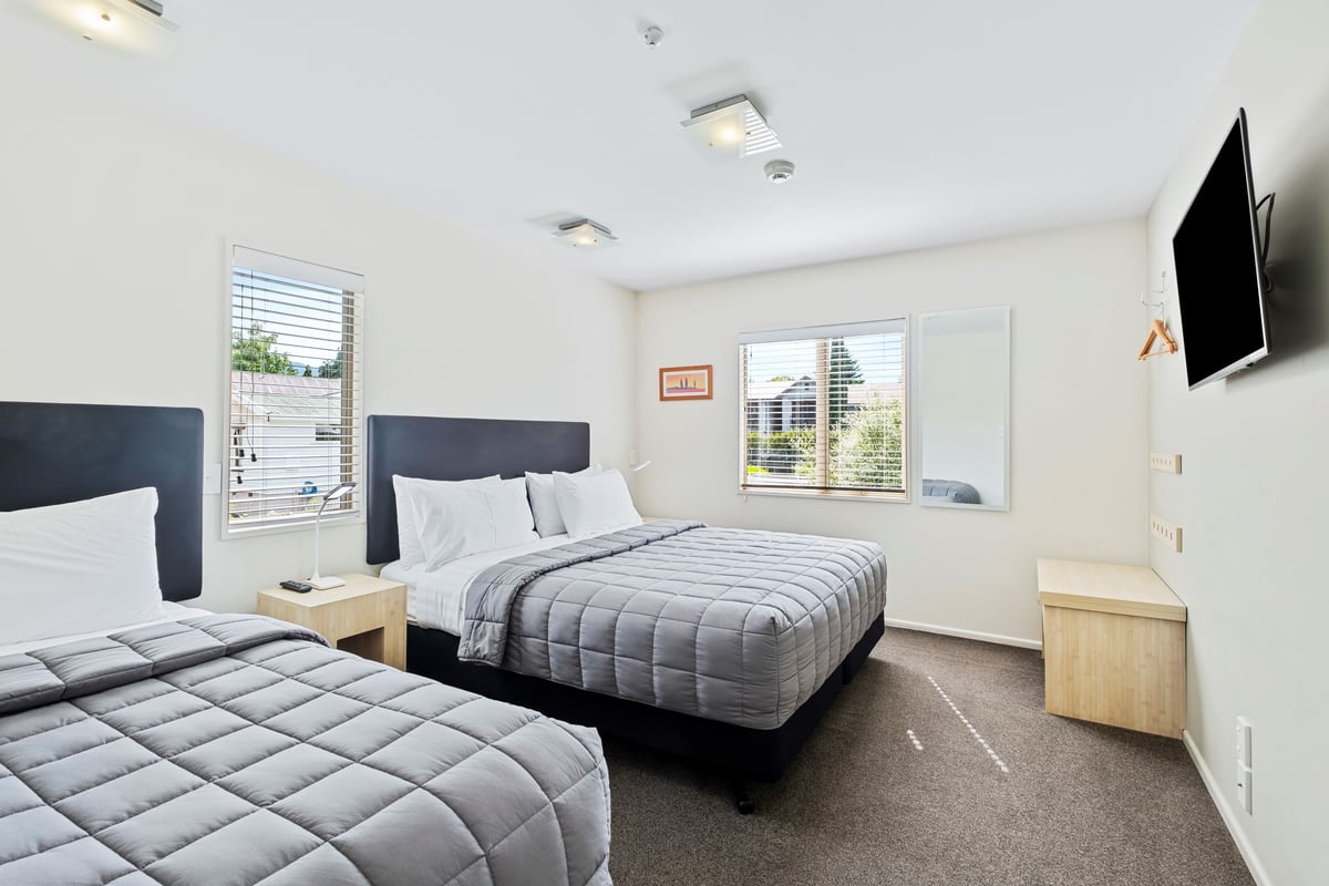 Upper Level 2 Bedroom King