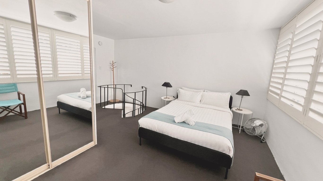 EST11 - Balmoral Breeze | Leafy 2-Bed Duplex Garden Apartment Near the Beach
