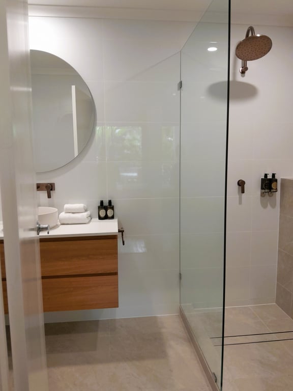 2 Bedroom LUXE Pool Deck Apartment