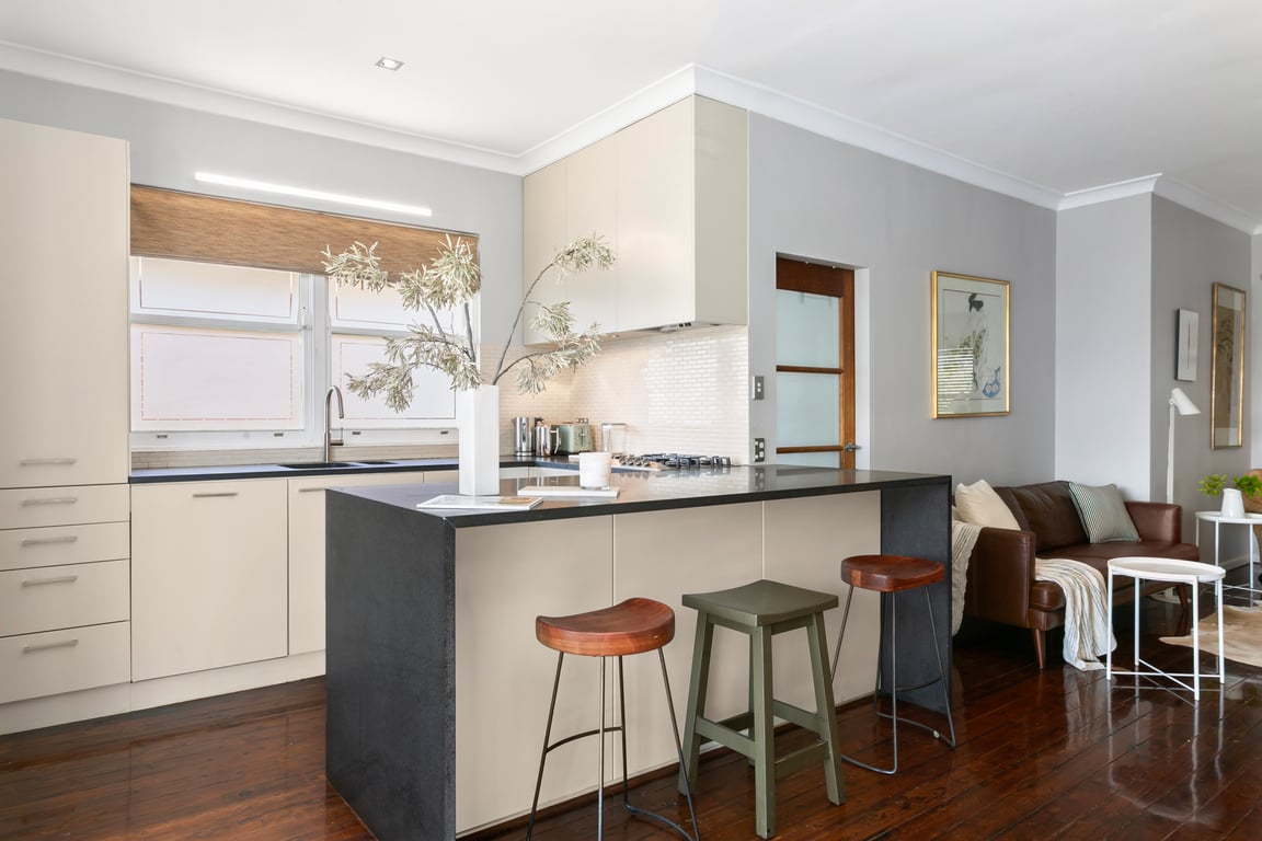 WAV64 - Charming Waverton Escape | Top-Floor 2-Bed With City & Harbour Views