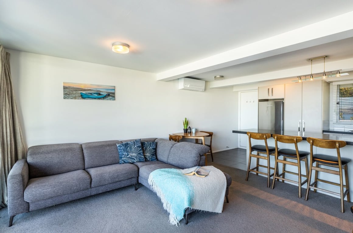 Modern Two Bedroom Apartment Great Location