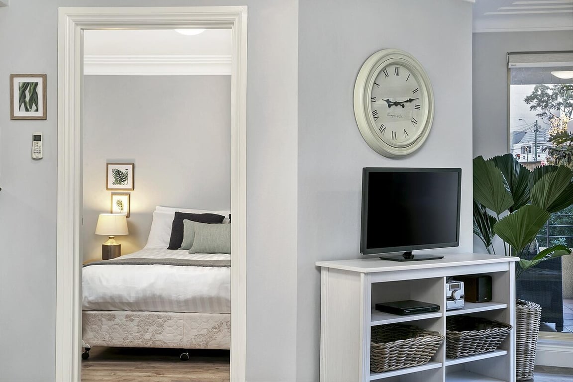 CHATS - Chatswood Convenience | Close To Transport Links