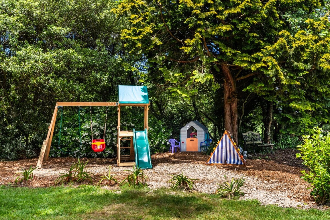 Whakaroa Retreat - Spacious Garden Getaway Near Taupo