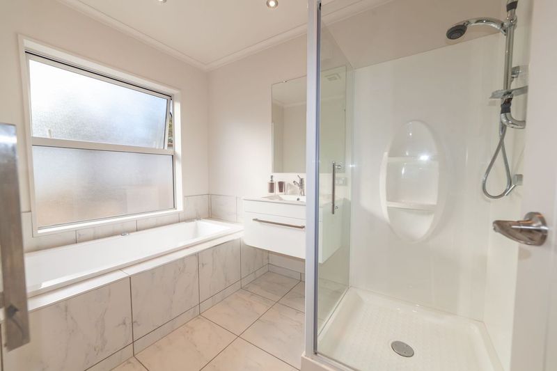 Hillside Hideaway (Pet Friendly) 