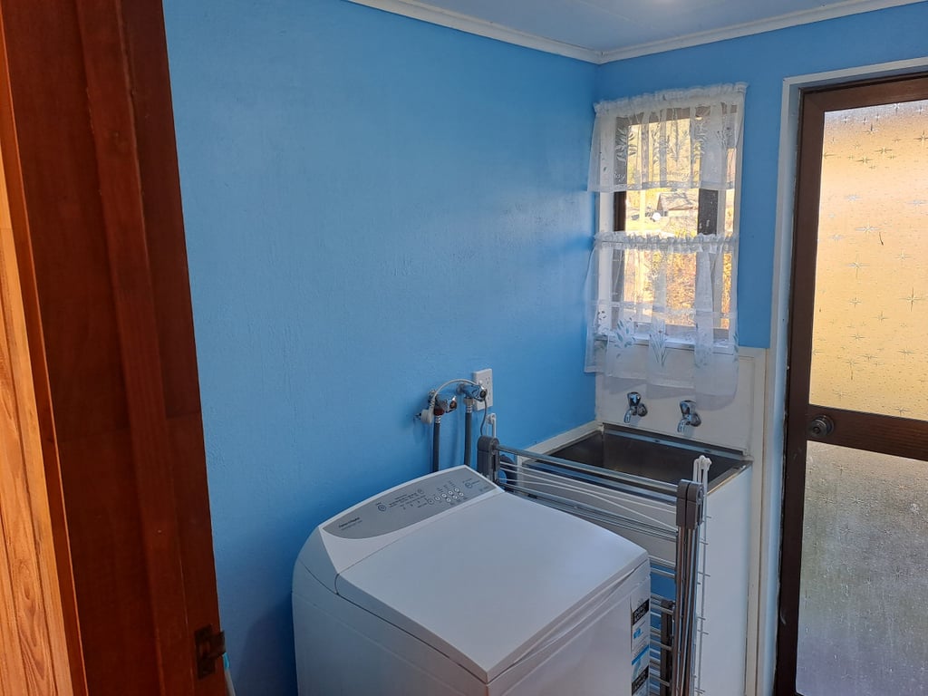 Angela Place - Large Sunny Bach In Kinloch