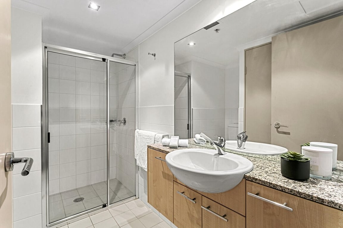 LN409 - St Leonards Comfort | Close To Shops & Transport