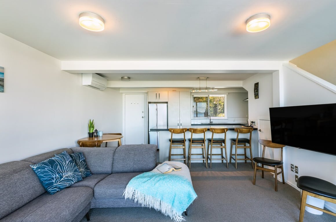 Modern Two Bedroom Apartment Great Location