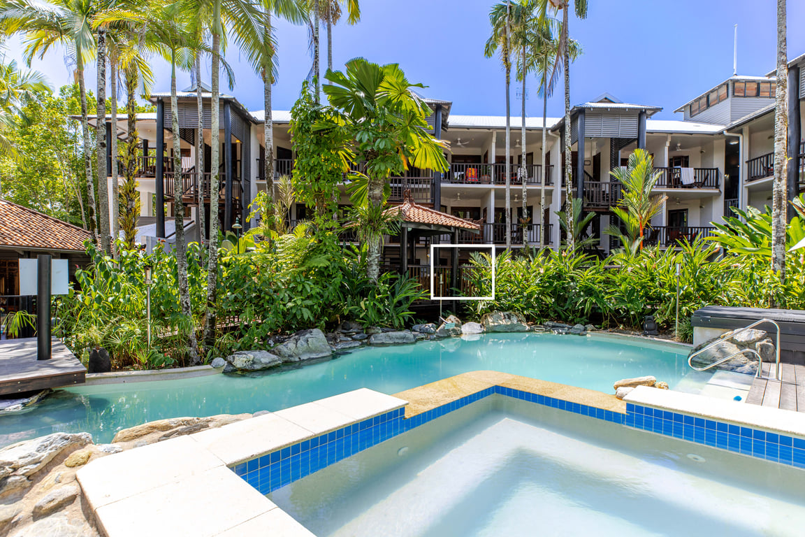 Deluxe King Garden View Apartment 