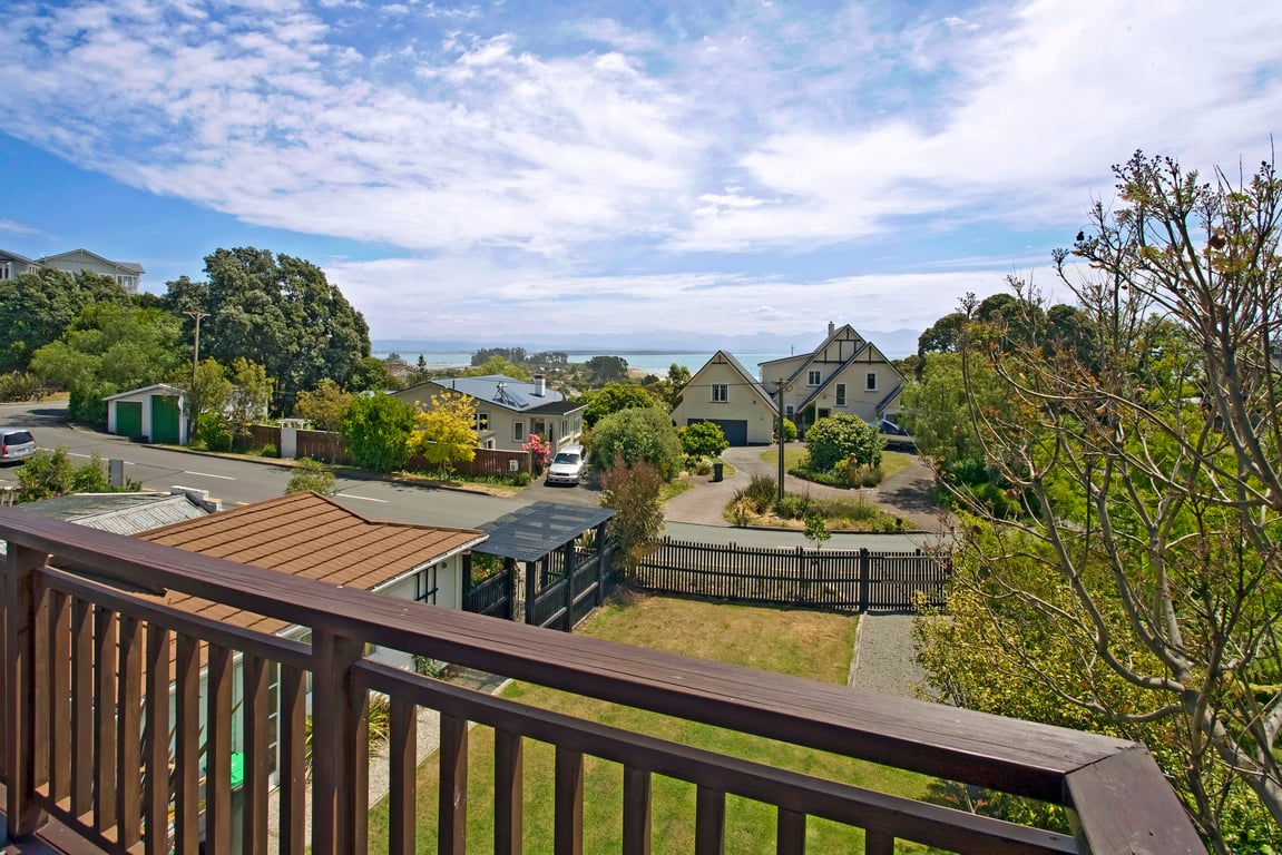 Bisley Holiday House