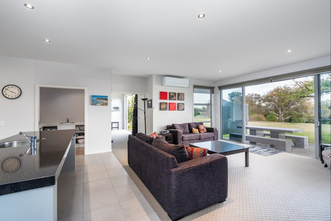 Large Modern Home Great Location & Has Wifi