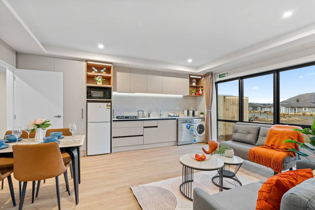 New warm modern family friendly /Unit4/2bedroom