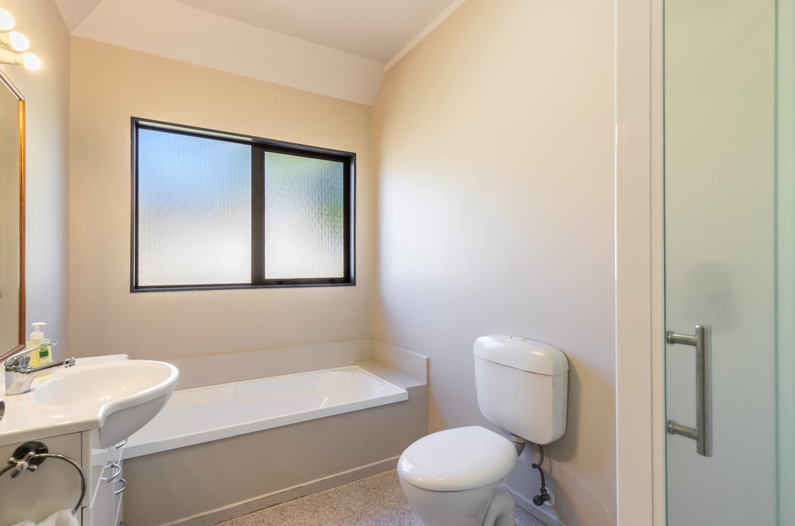 Hawai Holiday House - Large Family Bach - Wi-Fi