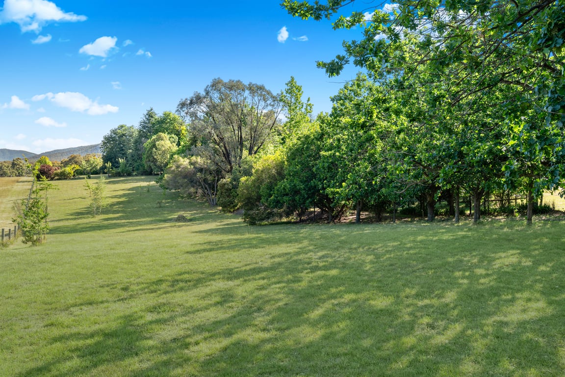Yarrowood - Country Retreat near Lake Nillahcootie